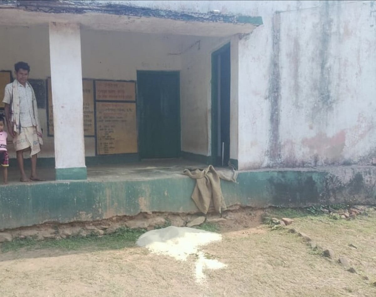 सारंडा के ग्रामीण दोहरी मार झेल रहे: नक्सली डर के बीच हाथी भी मचा रहे उत्पात