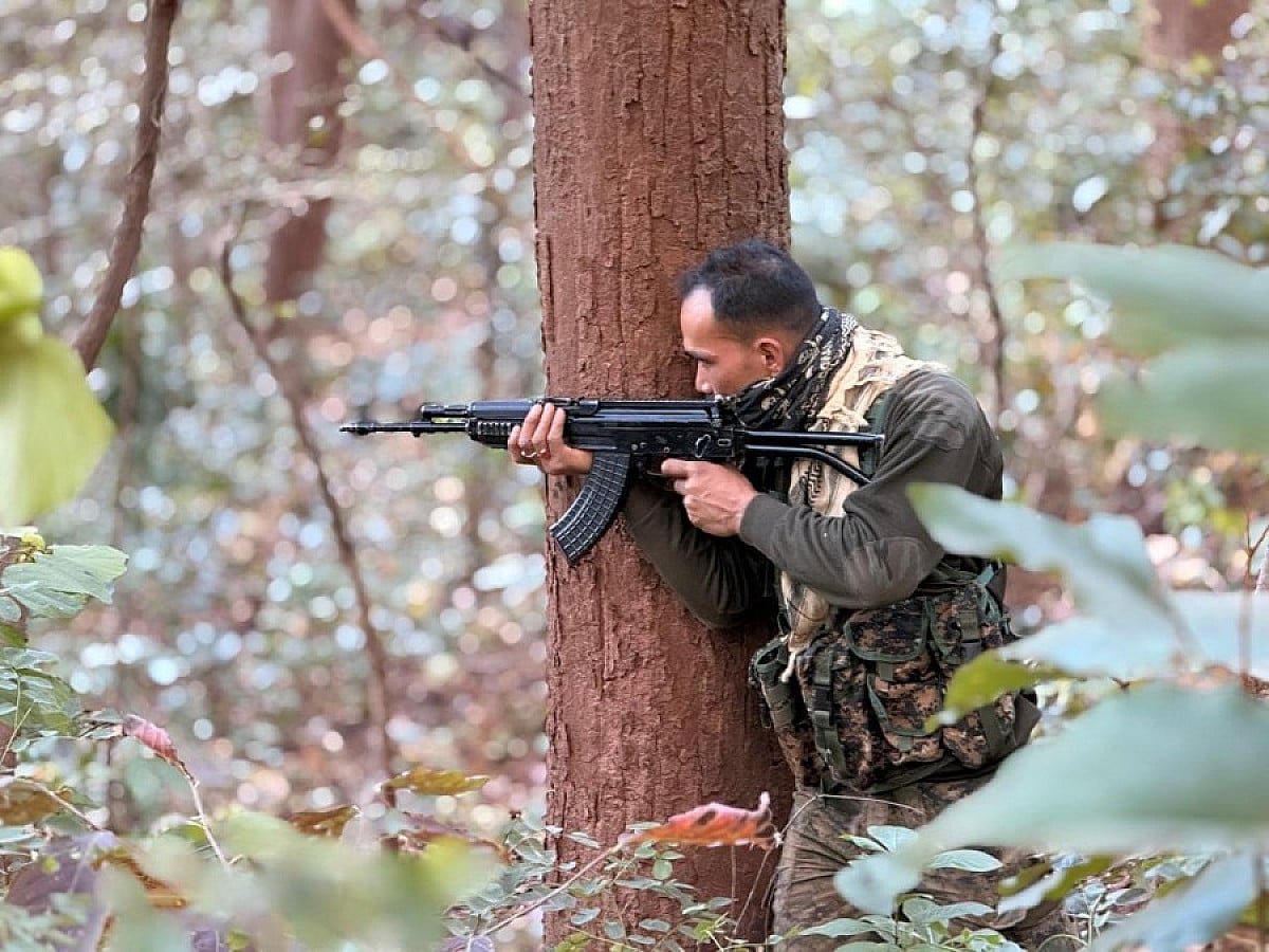 बड़ी खबर : झारखंड के जंगल में सुरक्षा बलों को मिली बड़ी सफलता, मुठभेड़ में एक माओवादी ढेर