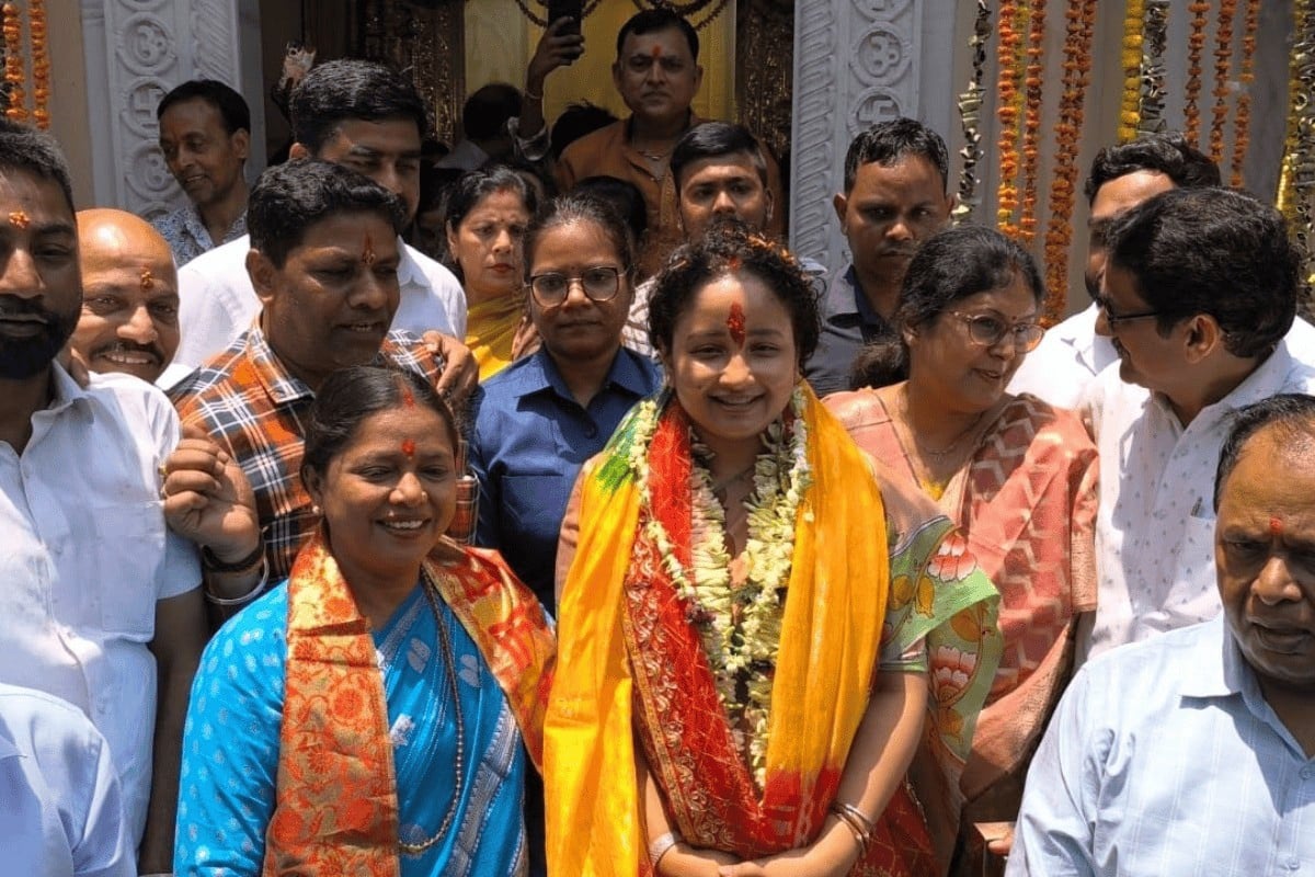 गिरिडीह में आस्था का उत्सव: संतोषी माता महोत्सव में पहुंचीं विधायक कल्पना सोरेन, लिया आशीर्वाद