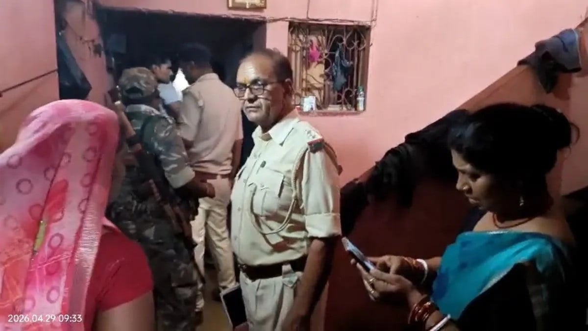 कोडरमा : बाथरूम के पास मिली महिला की लाश, गले पर फंदे के निशान, ससुरालवालों पर लगा ये आरोप