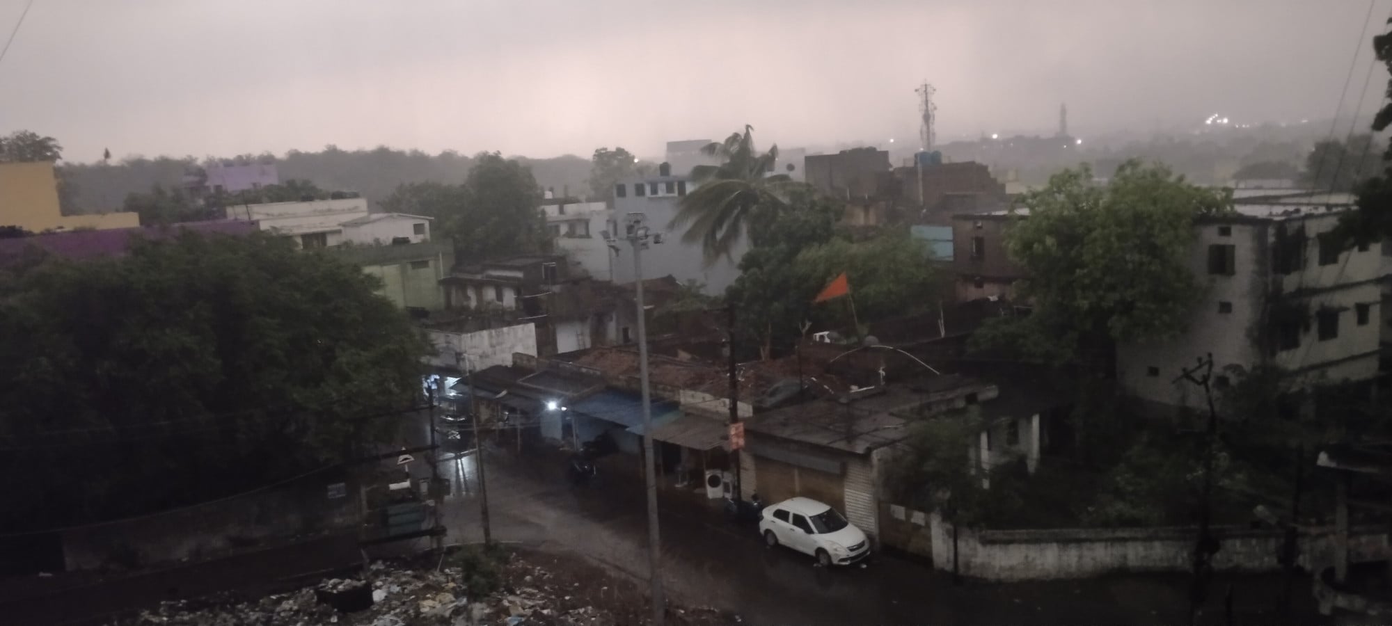 जमशेदपुर में जमकर ओलावृष्टि, तेज बारिश से उमस भरी गर्मी से मिली राहत