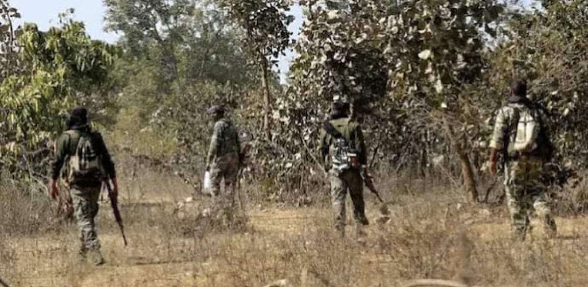 चाईबासा: रूटुगुटू जंगल में एनकाउंटर के बाद जंगल में सर्च तेज, मिसिर बेसरा का दस्ता बिखरा