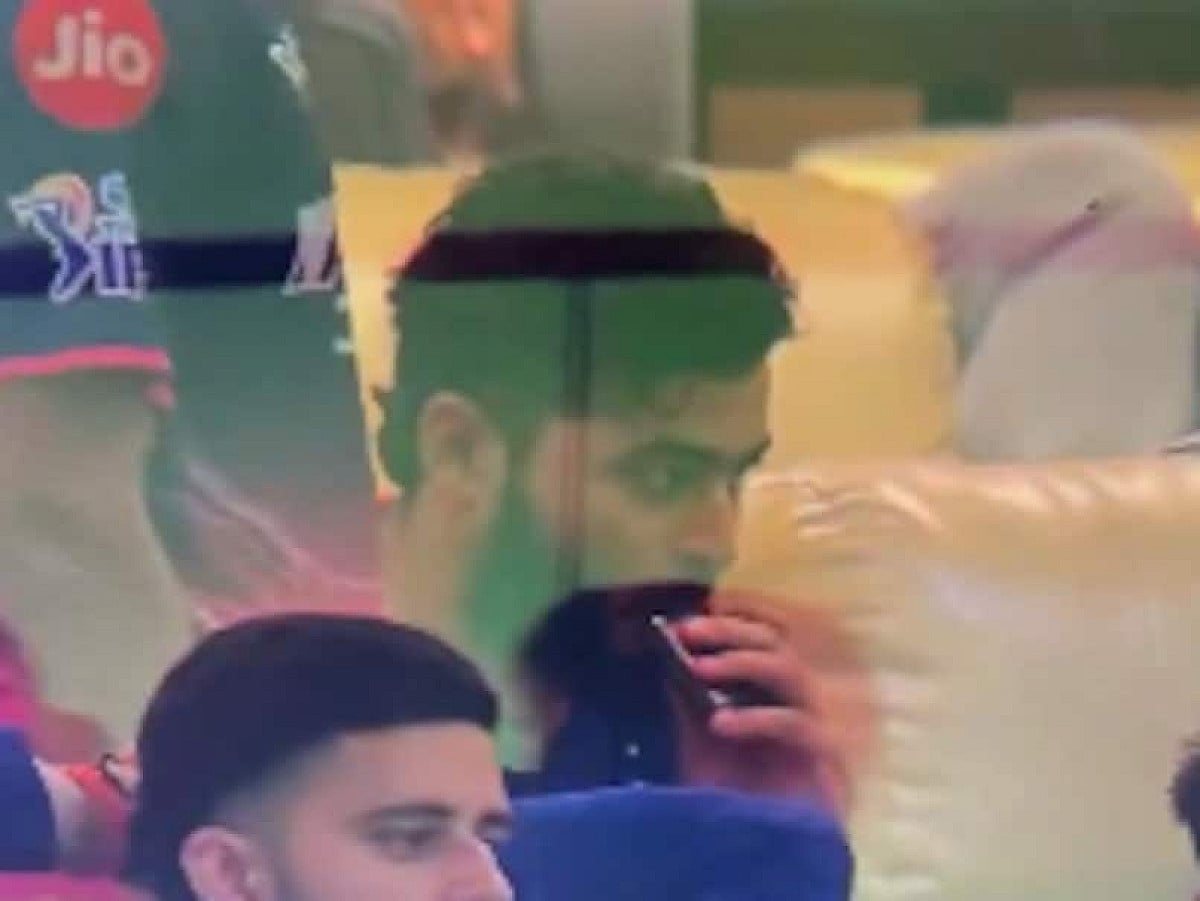मैच वाले दिन रियान पराग को ड्रेसिंग रूम में वेप फूंकना पड़ा भारी! जानिए क्या है इसके पीछे की कहानी