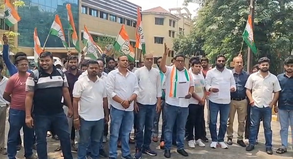 यूथ कांग्रेस का जमशेदपुर डीसी ऑफिस में प्रदर्शन, स्कूलों की बदहाली पर उठाए सवाल