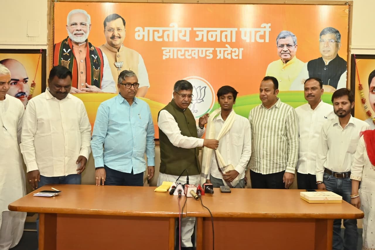 10वीं में टॉप कर सन्नी ने बढ़ाया राज्य का मान, BJP दफ्तर में किया गया सम्मानित
