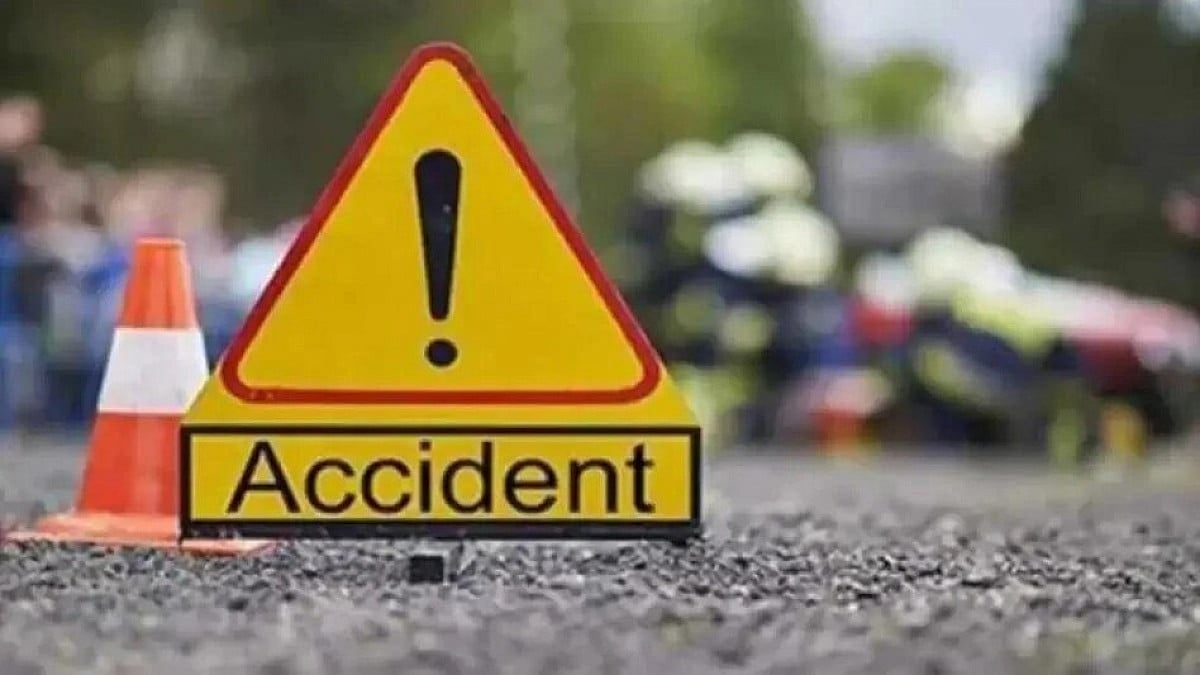 हाइवा ने बुलेट सवार दो दोस्तों को कुचला, ग्रामीणों ने किया चक्का जाम
