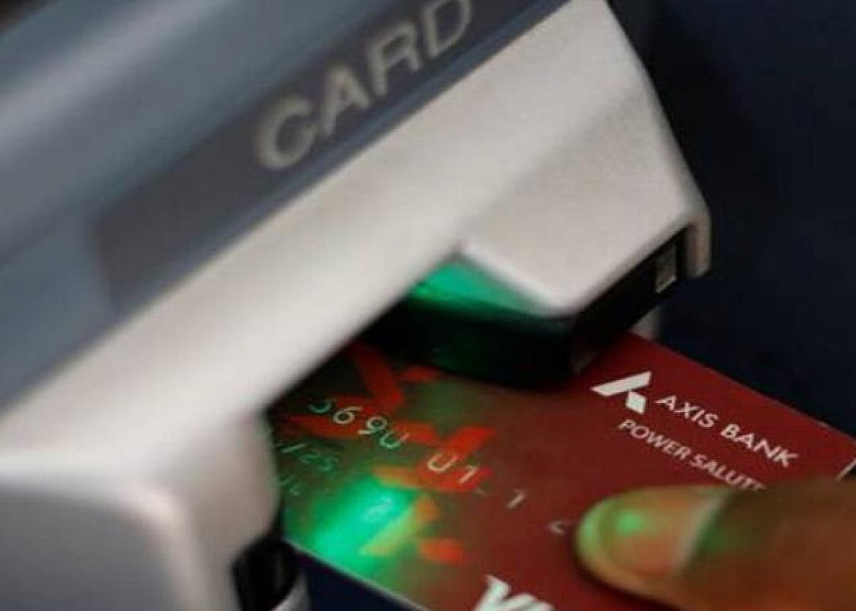 पहली बार ATM से पैसे निकाल रहे हैं? इन बातों का रखें खास ध्यान, वरना हो सकते हैं कंगाल