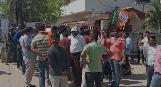 भ्रष्टाचार के खिलाफ भाजपा का प्रदर्शन, घूसखोरी, कमीशनखोरी और दलाली बढ़ाने का लगाया आरोप