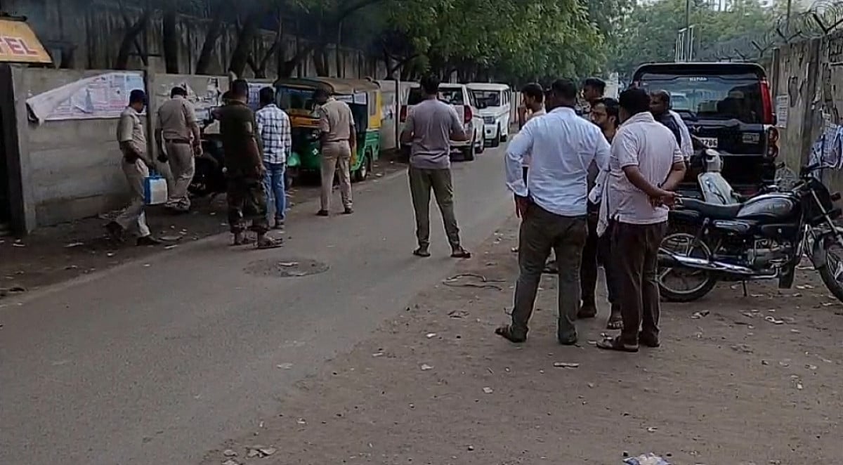 Breaking: जमशेदपुर में दिनदहाड़े फायरिंग, बिस्टुपुर में गोली चलते ही मची अफरा-तफरी