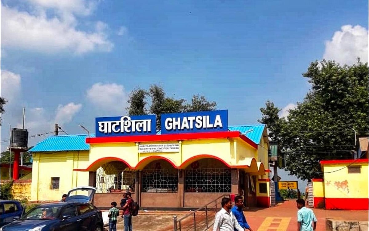 जमशेदपुर ब्रेकिंग: पत्नी की हत्या के आरोप में पति की धुनाई, 15 घंटे से गांव में पड़ा है महिला का शव