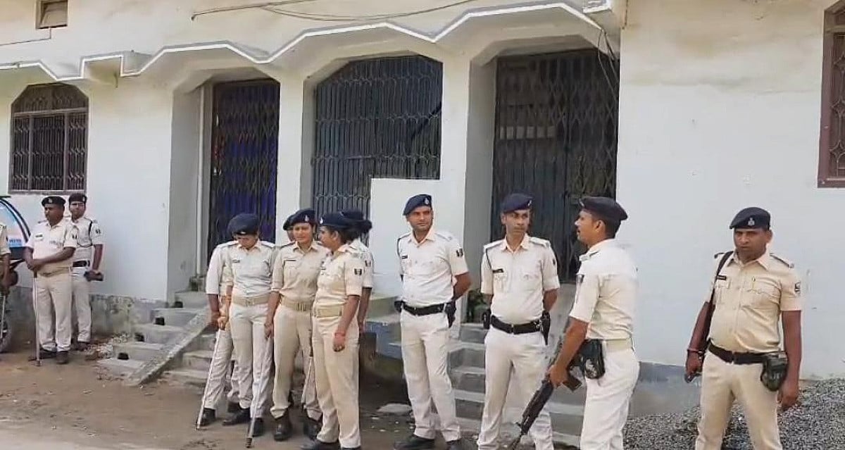 सिवान में हाई प्रोफाइल रेड, विधायक ओसामा शहाब के घर पहुंची पुलिस