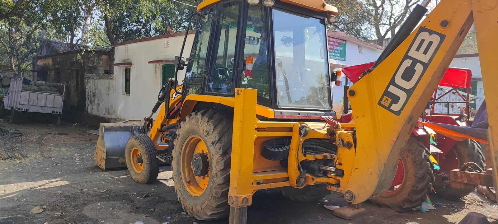 अवैध कोयला उत्खनन मामले में जेसीबी मशीन के साथ दो धराए