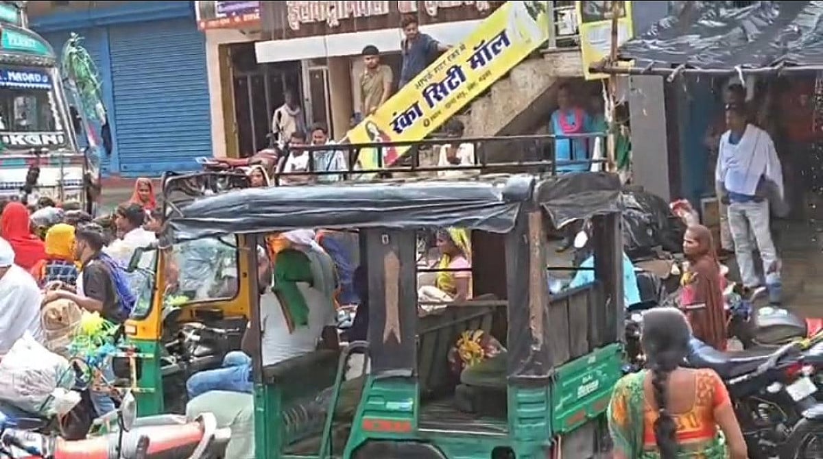 पानी नहीं तो रास्ता नहीं, गढ़वा में महिलाओं ने NH-343 किया जाम