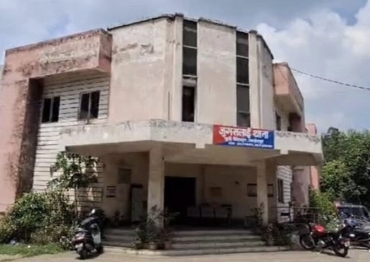 फर्जी पुलिस बनकर ठगी: जमशेदपुर में बुजुर्ग से अंगूठी-चेन ले उड़े बाइक सवार बदमाश