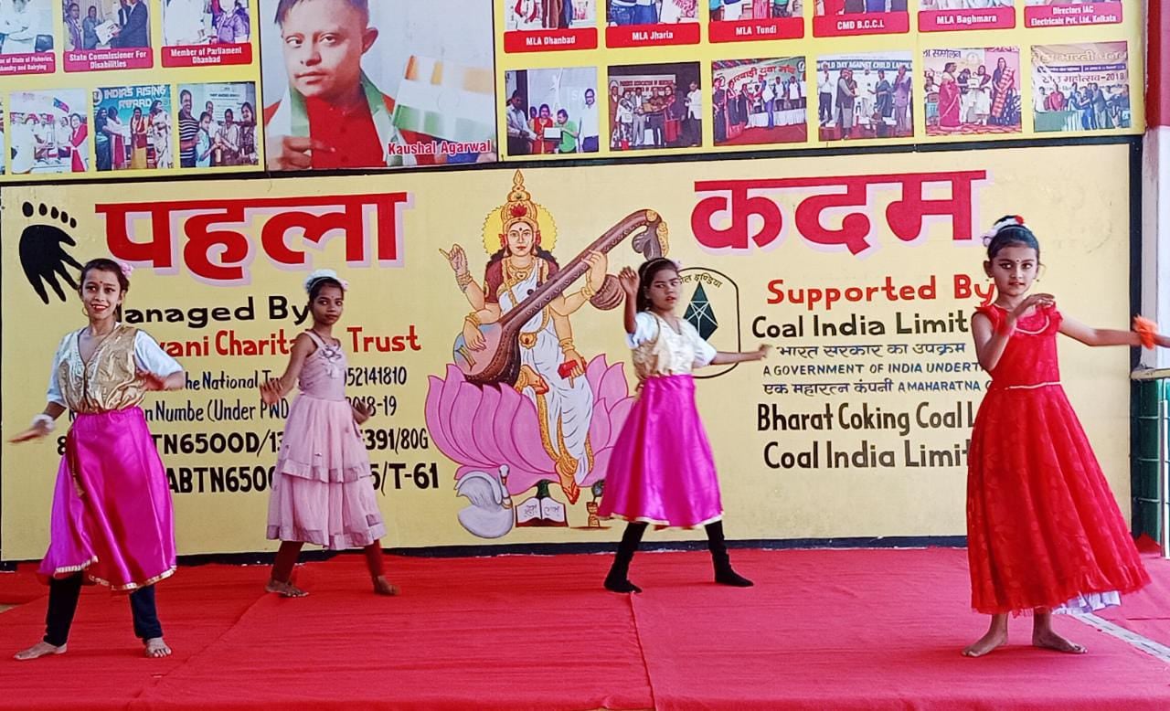 विशेष : दिव्यांग बच्चों ने खूब  बटोरी तालियां ,अदभूत  नृत्य, नाटक और  गीतों से दर्शकों को किया  मंत्र मुग्ध