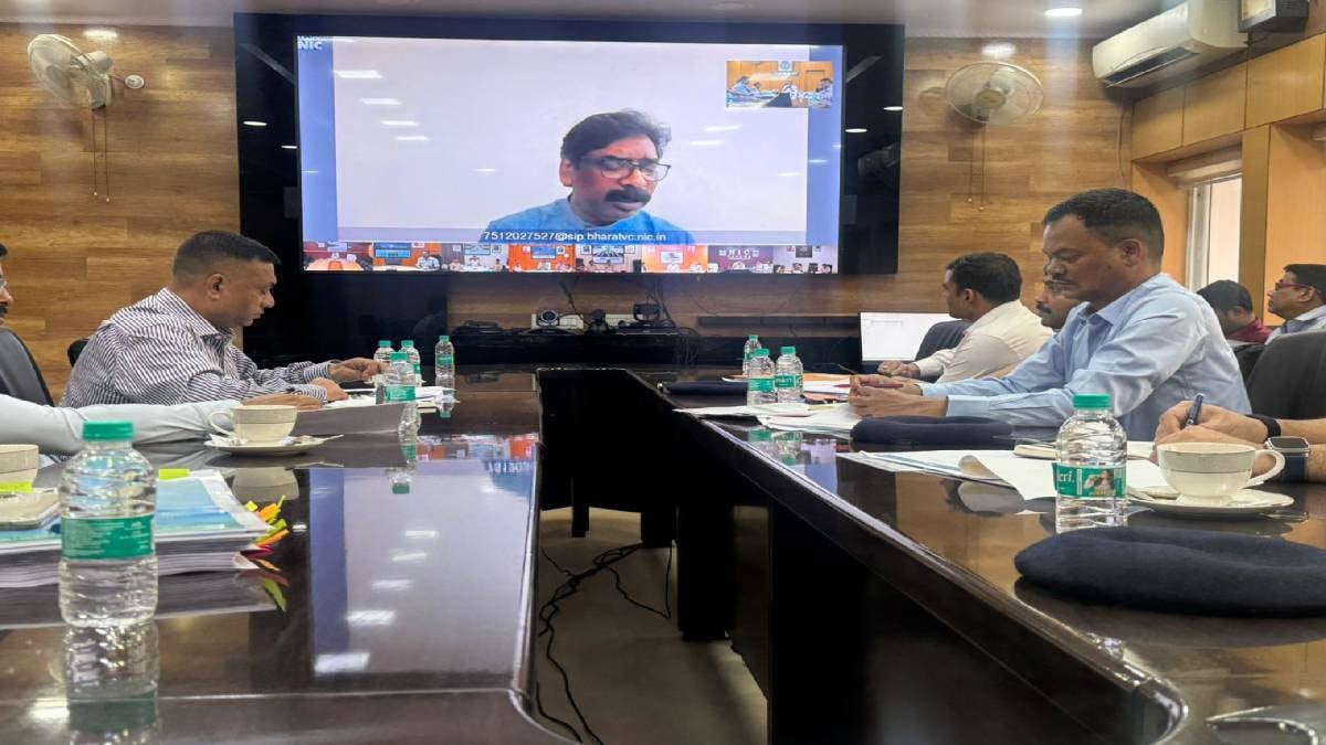मुख्यमंत्री हेमंत सोरेन ने की अधिकारियों के साथ बड़ी बैठक-माफिया,अपराधी और अफीम पर बड़ी कार्रवाई का आदेश