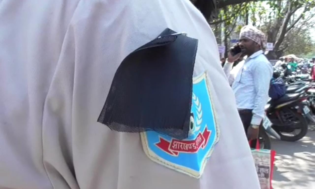 पूरे  राज्य समेत धनबाद के ढाई हजार पुलिसकर्मी आंदोलन पर