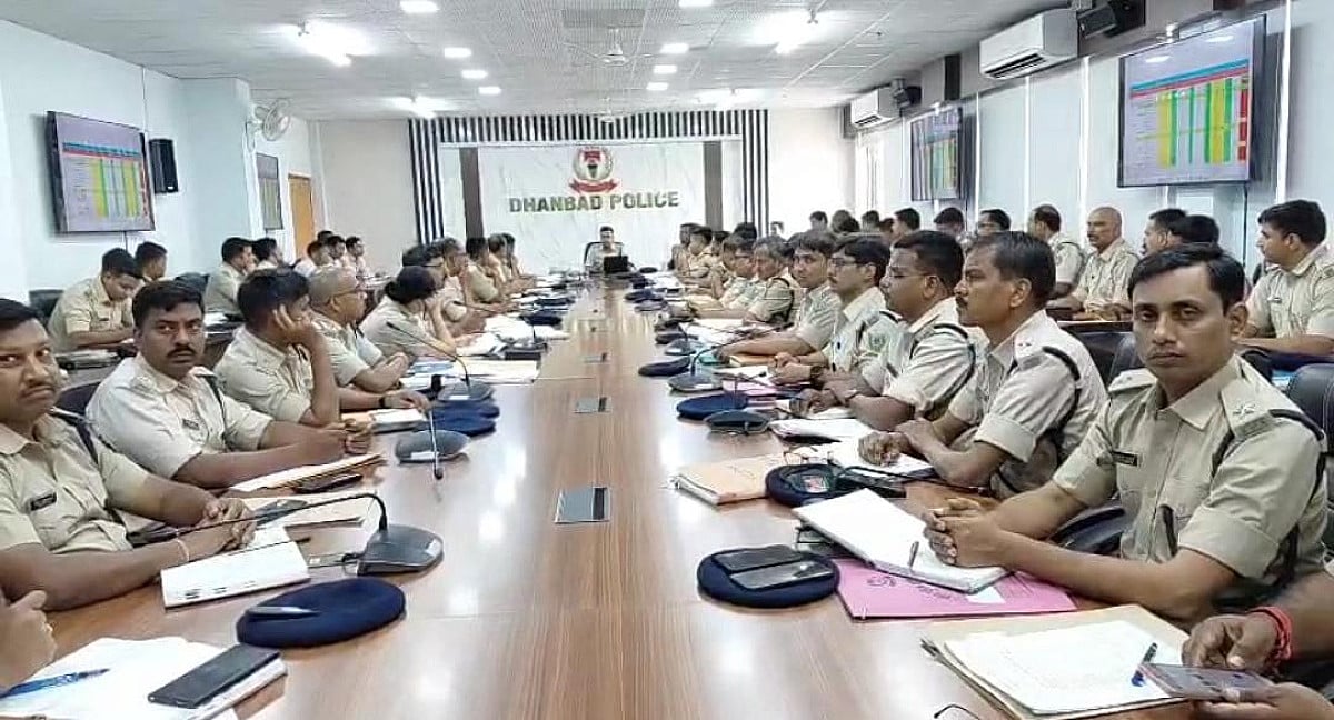 धनबाद पुलिस एक्शन का मोड: SSP प्रभात कुमार ने अपराधियों की गिरफ्तारी पर फोकस का दिया सख्त आदेश