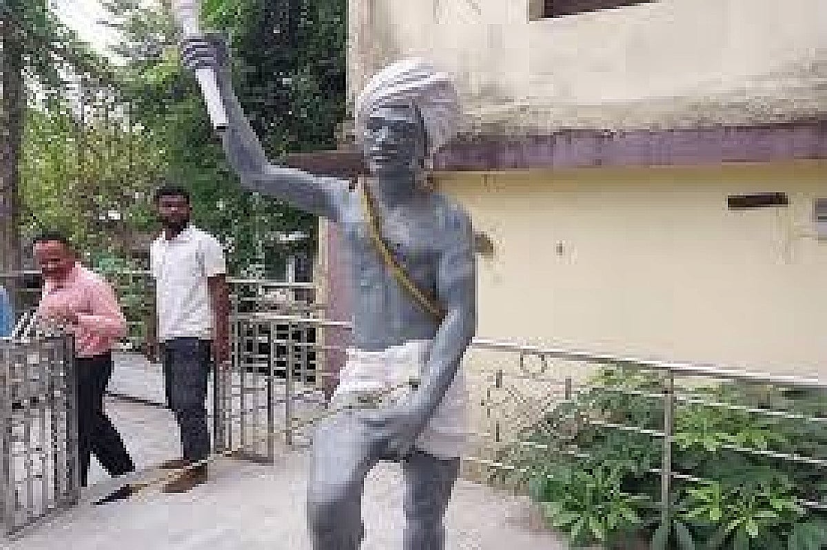 जामताड़ा में भगवान बिरसा मुंडा की प्रतिमा खंडित, लोगों का फूटा गुस्सा