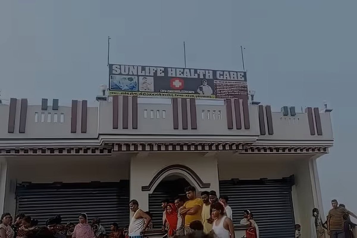 गोड्डा में इलाज के दौरान लापरवाही से गर्भवती महिला की मौत, सड़क जाम कर परिजनों ने किया हंगामा