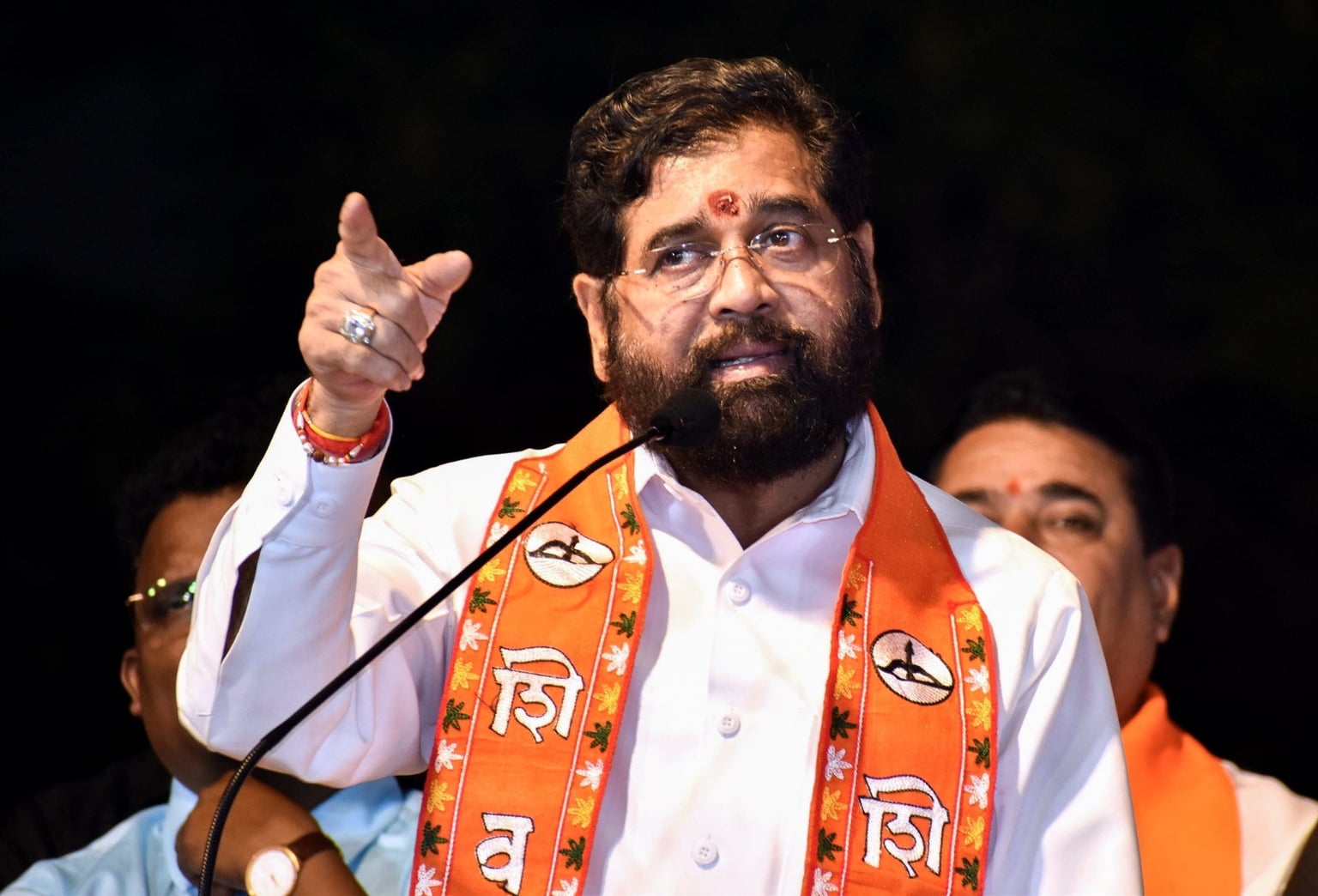 BREAKING : तूफानी मौसम में फंसा महाराष्ट्र के डिप्टी CM एकनाथ शिंदे का हेलिकॉप्टर, जुहू में हुई इमरजेंसी लैंडिंग