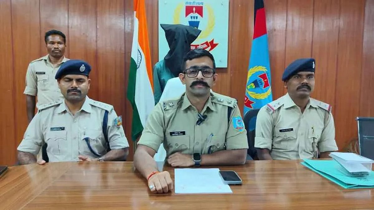 खूंटी हत्याकांड का 24 घंटे में खुलासा, मुंबई भाग रहे आरोपी को पुलिस ने धर दबोचा