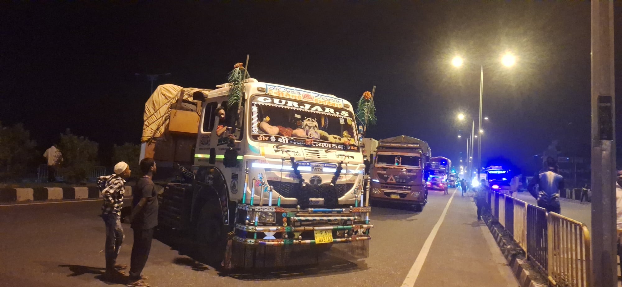 गिरिडीह में अनियंत्रित ट्रक ने राहगीरों को रौंदा, चार की मौत, दर्जनों घायल