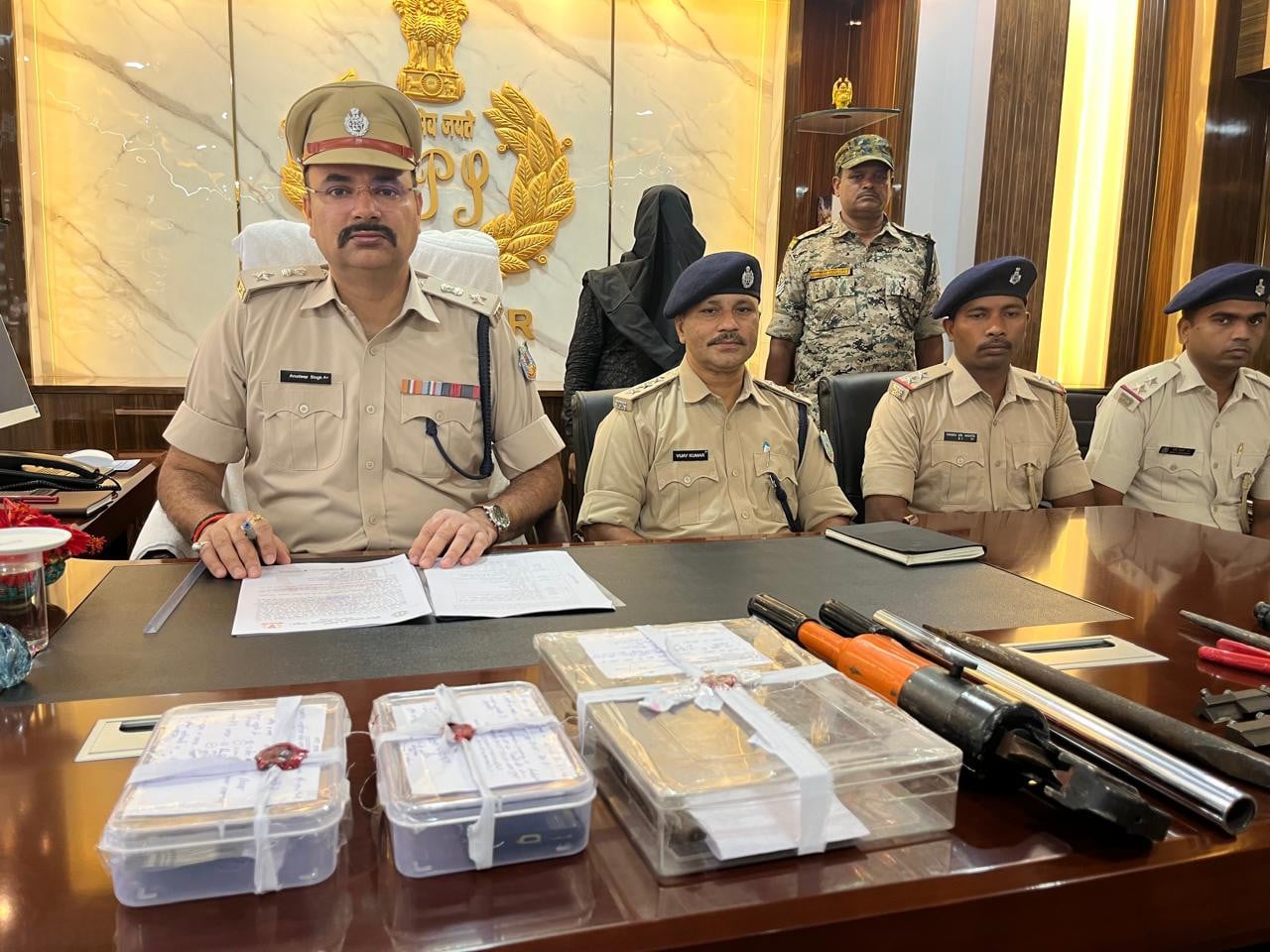 पाकुड़ में लाखों की चोरी का मास्टरमाइंड गिरफ्तार, ये सभी सामान गिरफ्तार
