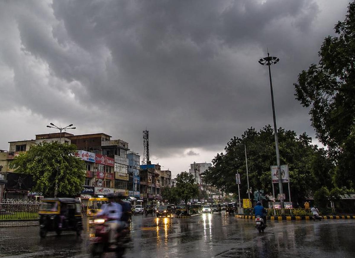 शाम होते ही अचानक बदला जमशेदपुर का मौसम, तेज हवा और बूंदाबांदी ने दिलाई गर्मी से राहत