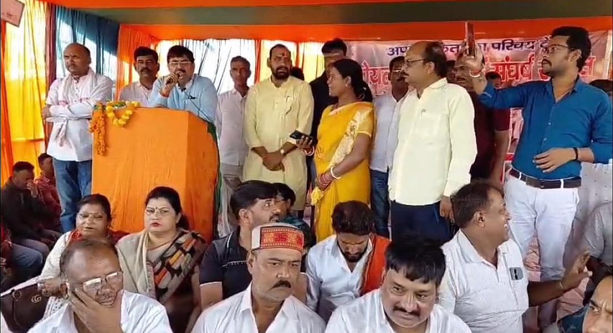 केंदुआडीह सड़क संकट पर बड़ा अपडेट, सड़क खोलने की मांग पर 24 घंटे बाद खत्म हुआ विधायक का अनशन