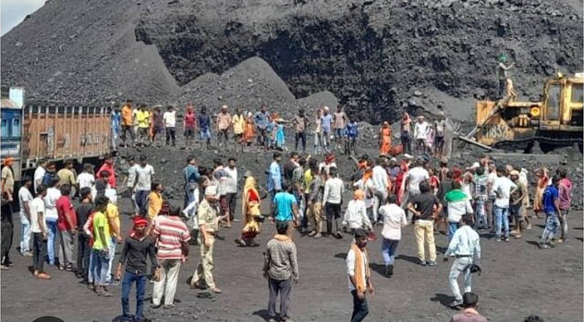 धनबाद: तेतुलमुडी बस्ती पहुंची सर्वे टीम, डेंजर जोन घोषित इलाके में 30 दिनों तक होगा सर्वे