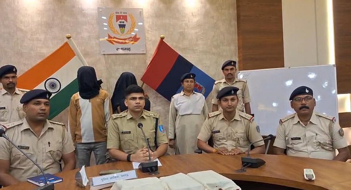 रजरप्पा ज्वेलरी दुकान डकैती कांड में बड़ी कार्रवाई, दंपति गिरफ्तार, सोना-चांदी बरामद