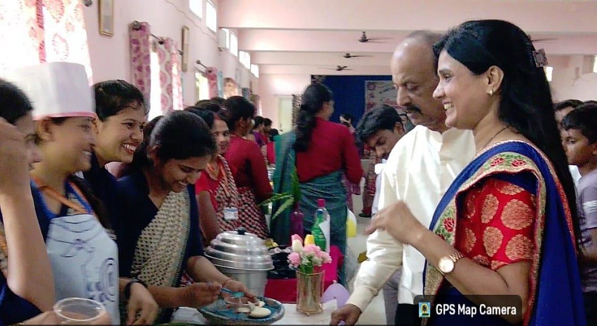 विद्यार्थियों की प्रतिभा और रचनात्मकता से सजा रेहला बीएड कॉलेज, आनंद मेला में उमड़ी उत्साह की भीड़