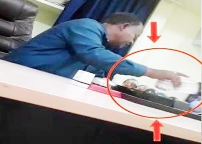 वायरल वीडिया इफेक्ट : पद से हटाए गए  पलामू जिला के मत्स्य पदाधिकारी