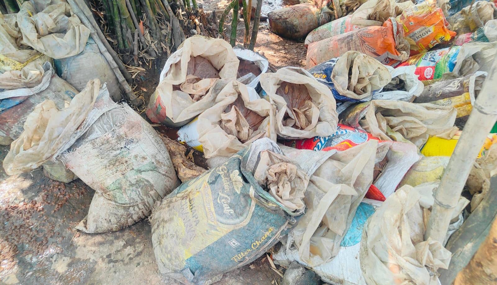 चाईबासा में महुआ शराब पर बड़ी कार्रवाई, 4000 लीटर कच्ची शराब नष्ट