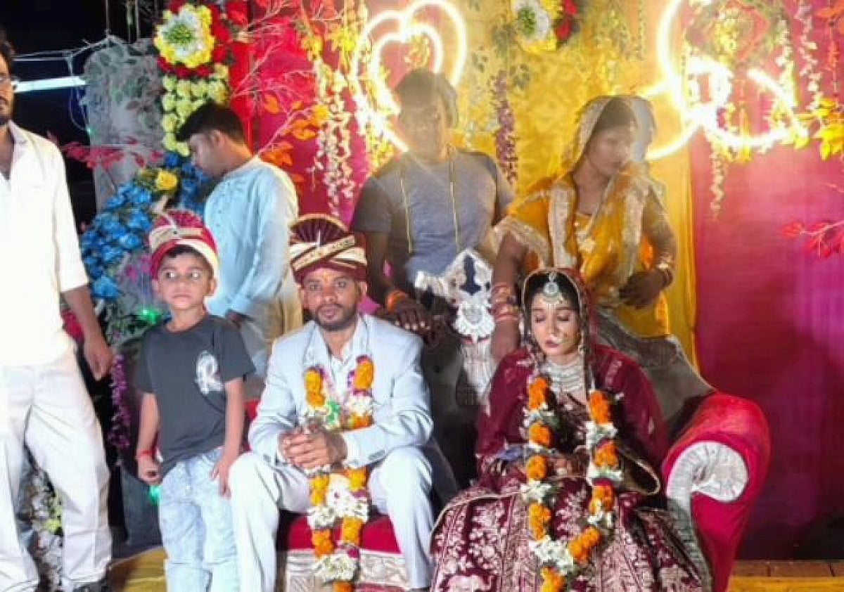 हाथ में सिन्दूर लेकर खड़ा रहा दूल्हा और शादी से इनकार करती रही दुल्हन, पढ़े फिर क्या हुआ.....