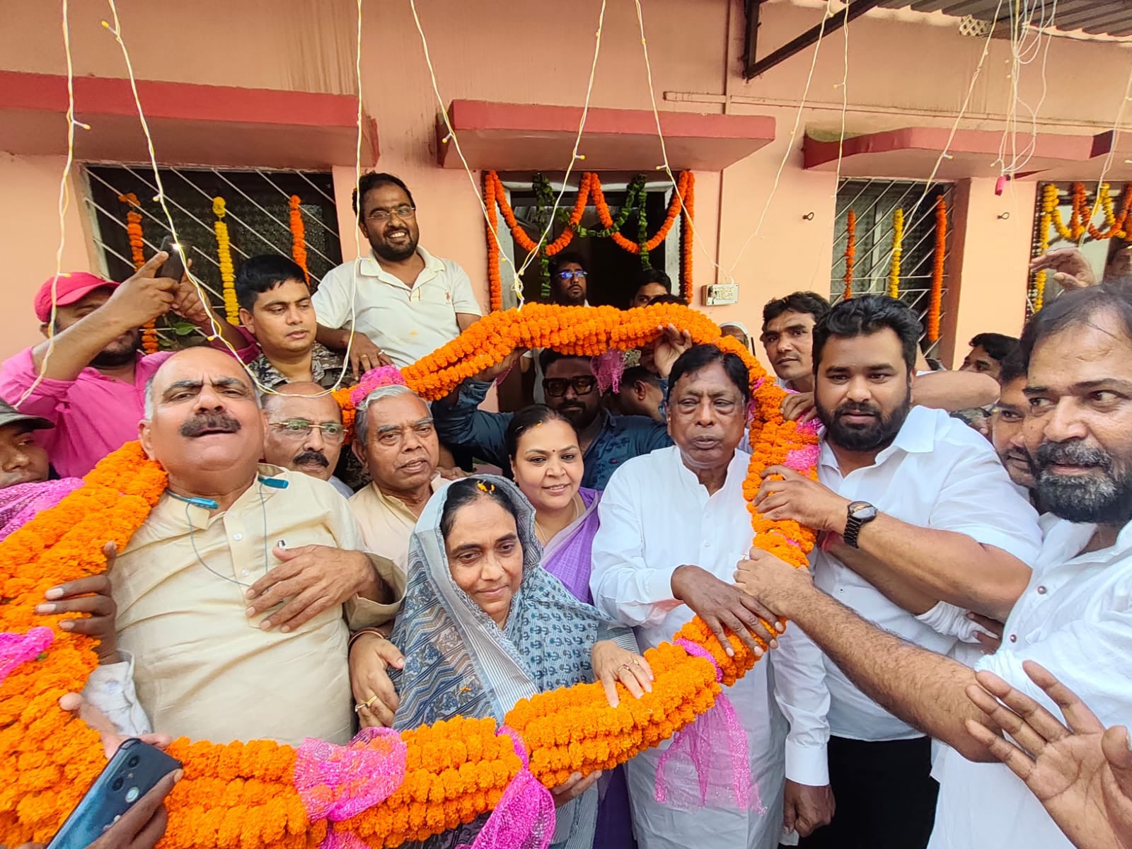 जेल से बाहर निकले आलमगीर,जश्न में डूबे कार्यकर्ता,पूर्व मंत्री ने दिया बड़ा बयान