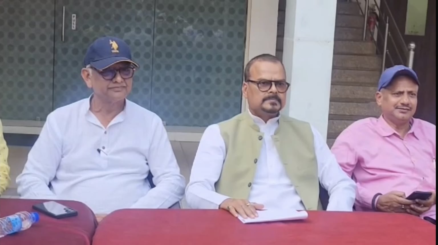 झारखण्ड में पेट्रोल पम्प पर कतार,पैनिक हुए लोग, पेट्रोलियम डीलर एसोसिएशन ने की अपील तेल की नहीं है कोई कमी