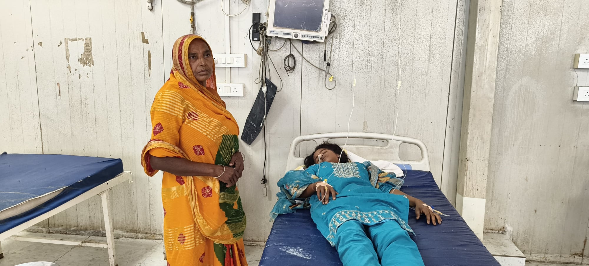 OMG! ऐसा क्या हुआ कि शादी के आधे घंटे बाद प्रेमी जोड़े ने खा लिया जहर, पढ़िये