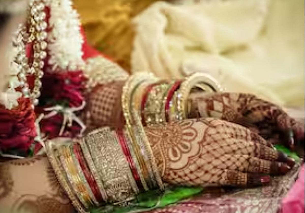 शादी की अनोखी परंपरा, नाचते-गाते झुंड में यहां लड़कियां ढूंढ लेती हैं अपना दुल्हा