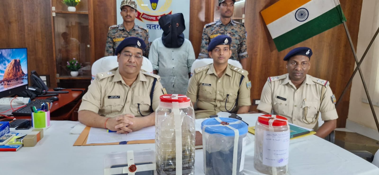 चतरा पुलिस को मिली बड़ी सफलता, लाखों की अफीम के साथ तस्कर गिरफ्तार