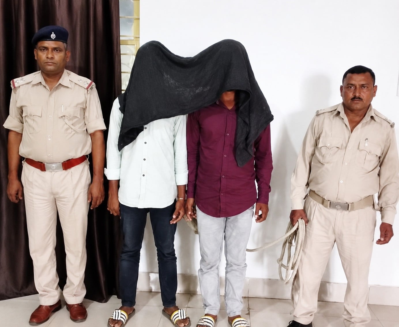एक्शन में हजारीबाग पुलिस! छापेमारी में 10 ग्राम ब्राउन शुगर के साथ दो तस्कर गिरफ्तार