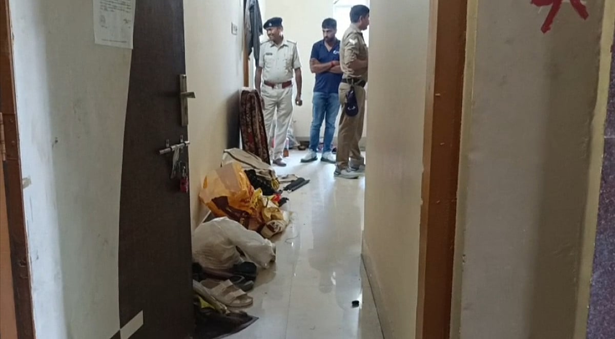 विक्रम शर्मा हत्याकांड: जमशेदपुर में फरार आरोपियों के घर कुर्की, खाली मिले मकान