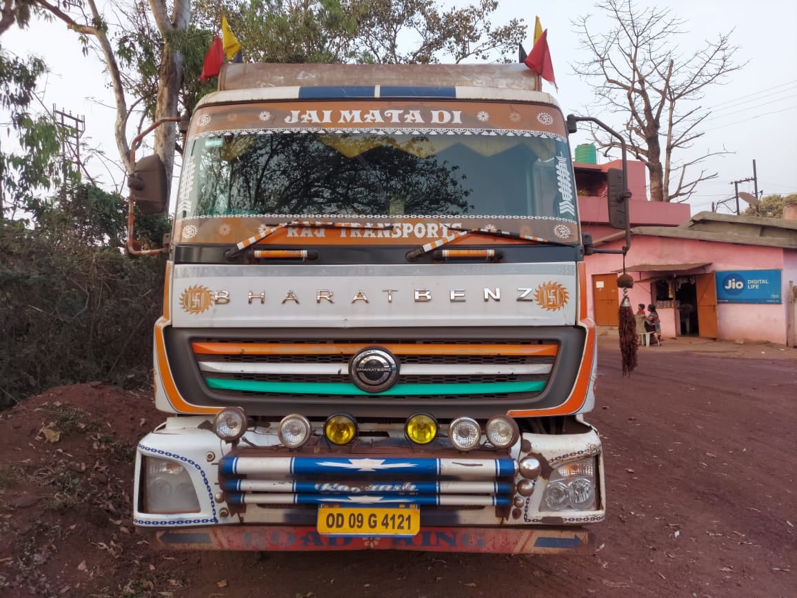 लौह अयस्क लदे ट्रक के साथ चालक धराया, अवैध खनन का मामला दर्ज