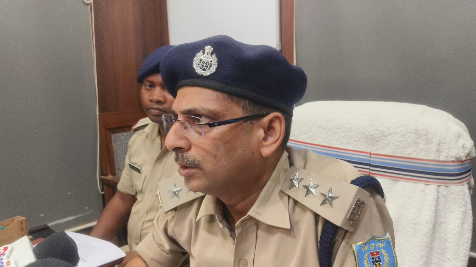 देवघर में ब्राउन शुगर गिरोह का भंडाफोड़, पुलिस ने दो तस्करों को दबोचा