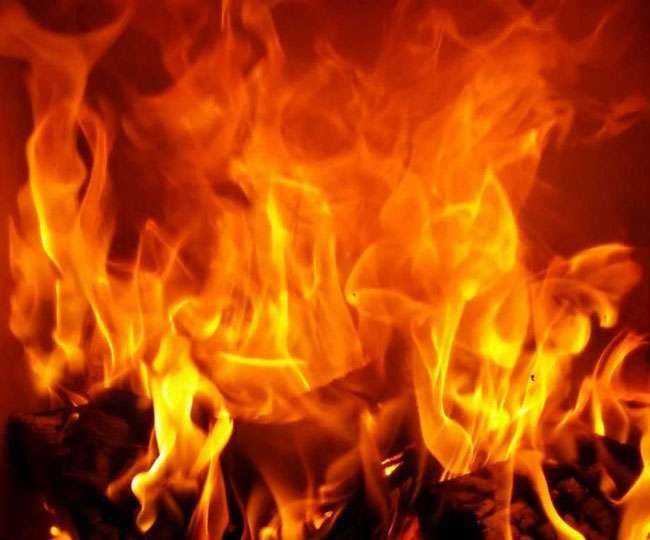 दिल्ली में हादसा : झुग्गियों में लगी भीषण आग, सात लोगों की मौत