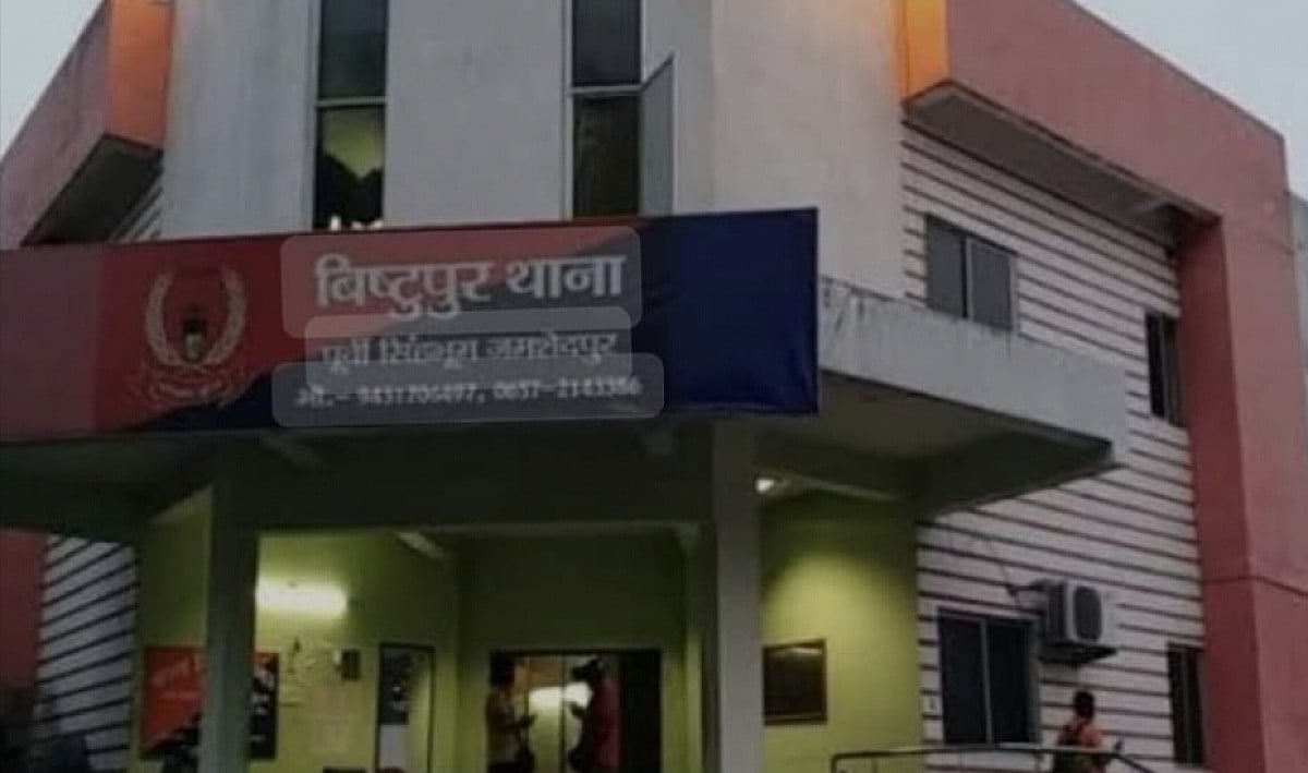 बिष्टुपुर में अवैध जुआ-लॉटरी अड्डे पर पुलिस का छापा, नकदी के साथ 3 गिरफ्तार