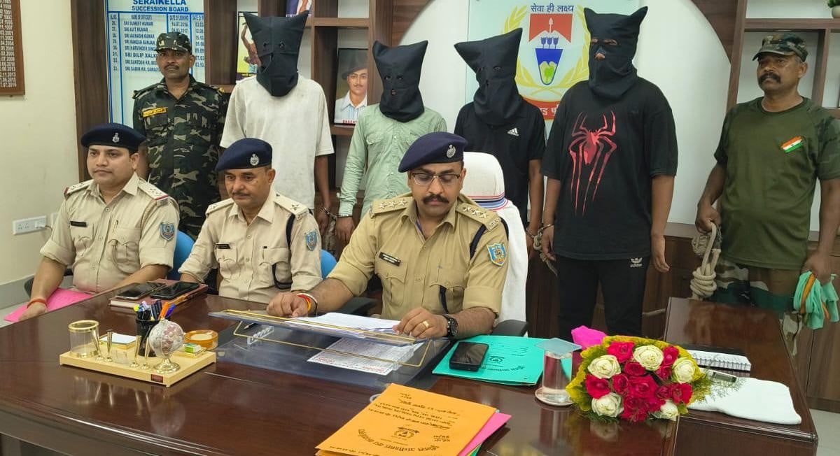 टाटा स्टील कंपनी से चोरी हुए लाखों के लोहा स्क्रैप के साथ चार गिरफ्तार, 10 टन अवैध स्क्रैप जब्त