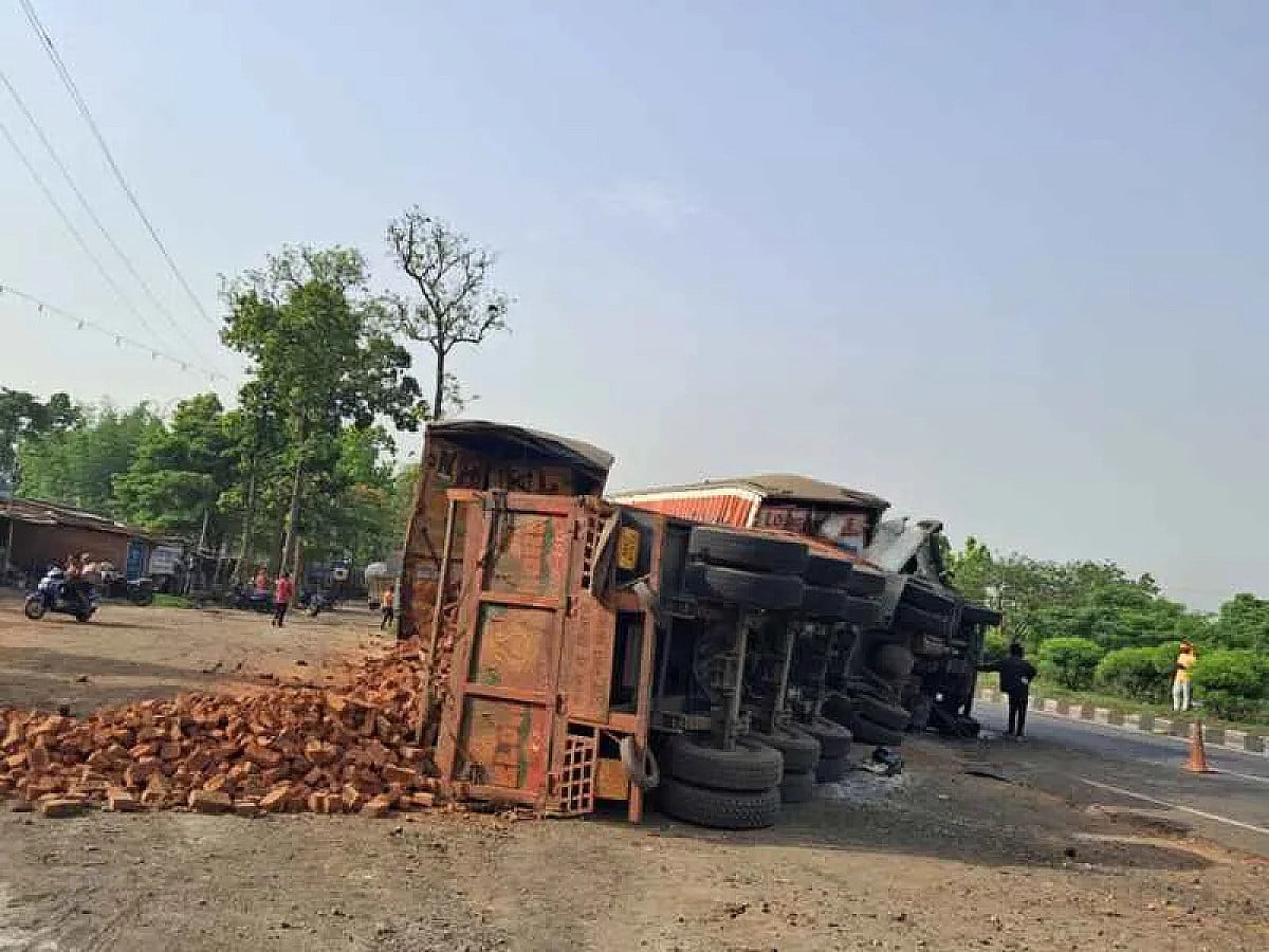 हजारीबाग में भीषण सड़क हादसा, ट्रेलर की टक्कर से दो लोगों की मौत