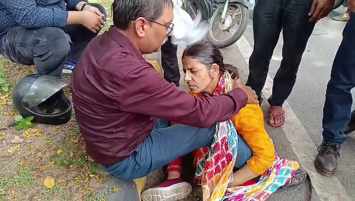 जमशेदपुर में महिला से फिर स्नैचिंग, छीना-झपटी में चलती बाइक से गिरी महिला